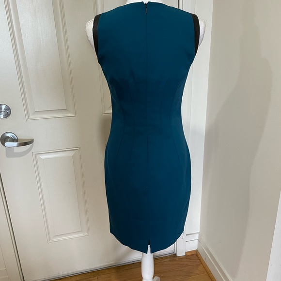 T Tahari Sheath Dress - Picture 4 of 10
